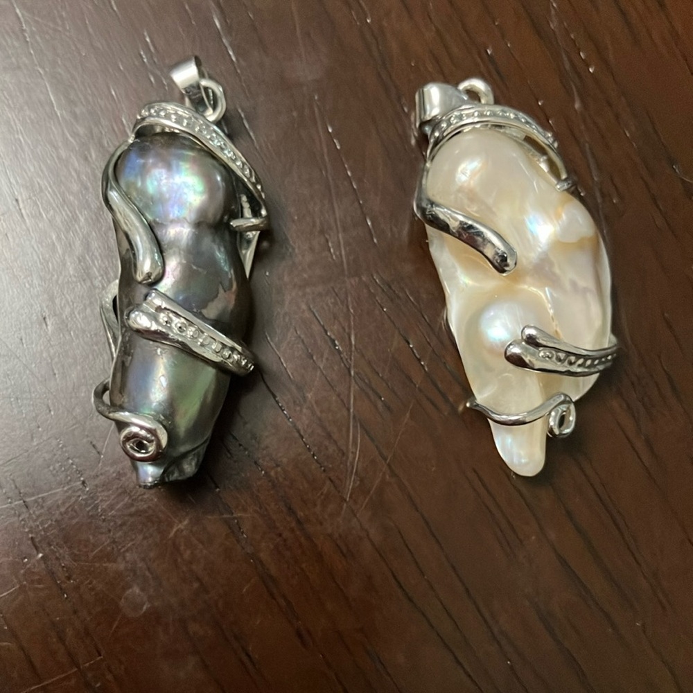 Set of 2 Baroque Pearl Pendants in Silver